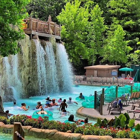 Movie Theater Hot Tub View Mountain Escape Vila Gatlinburg Exterior foto