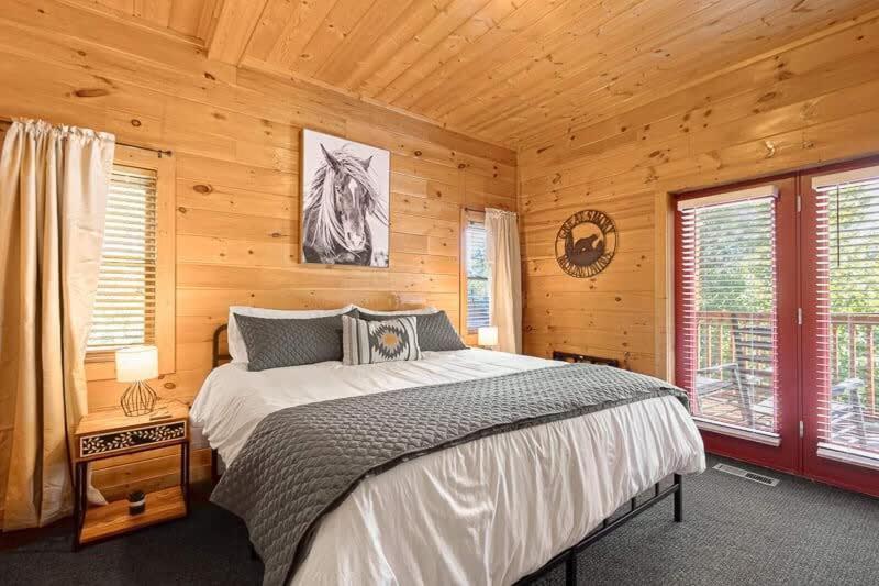 Movie Theater Hot Tub View Mountain Escape Vila Gatlinburg Exterior foto
