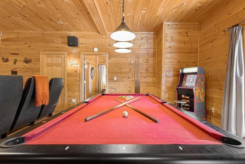 Movie Theater Hot Tub View Mountain Escape Vila Gatlinburg Exterior foto