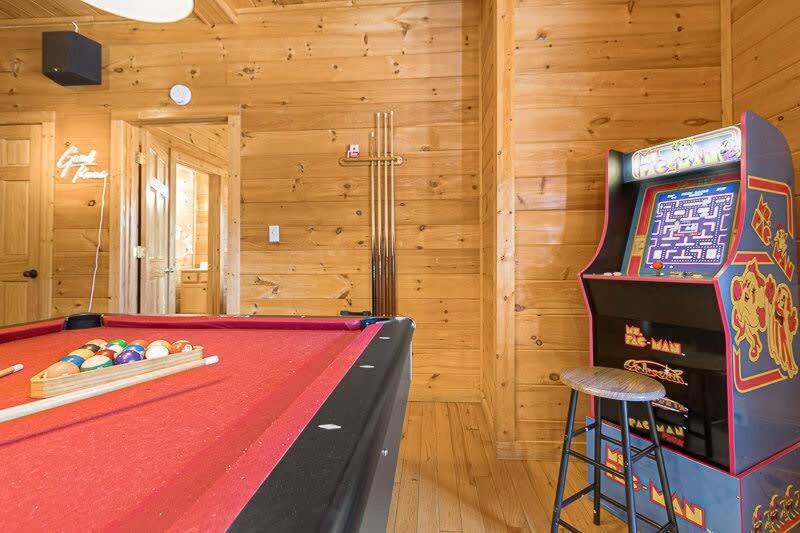 Movie Theater Hot Tub View Mountain Escape Vila Gatlinburg Exterior foto
