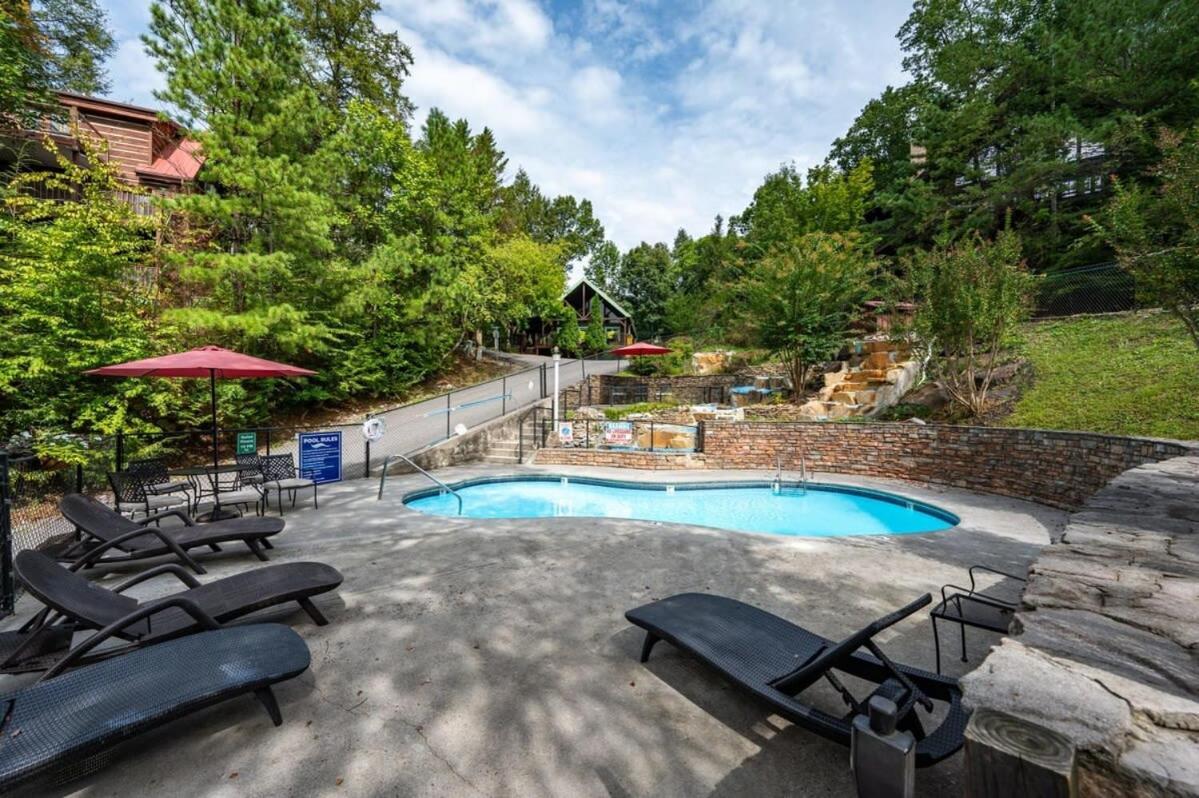 Movie Theater Hot Tub View Mountain Escape Vila Gatlinburg Exterior foto