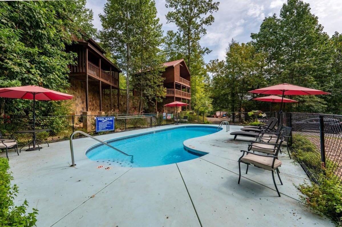 Movie Theater Hot Tub View Mountain Escape Vila Gatlinburg Exterior foto
