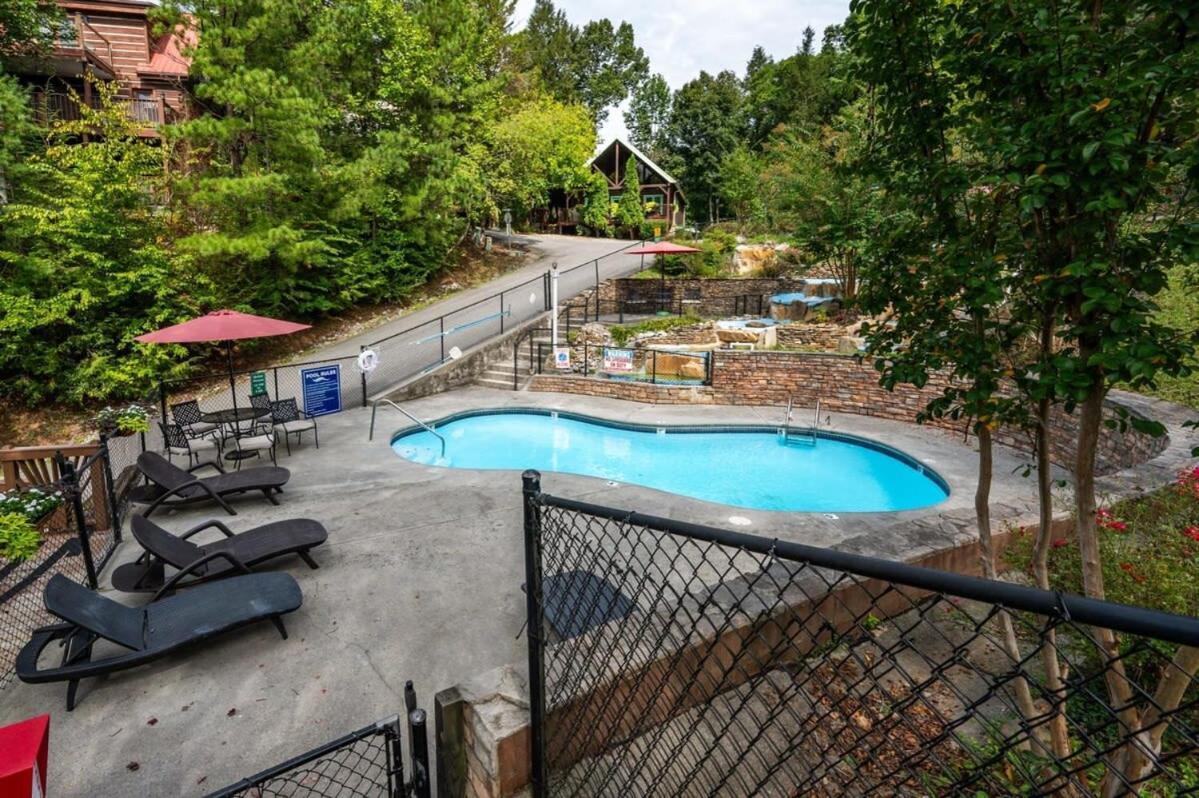 Movie Theater Hot Tub View Mountain Escape Vila Gatlinburg Exterior foto