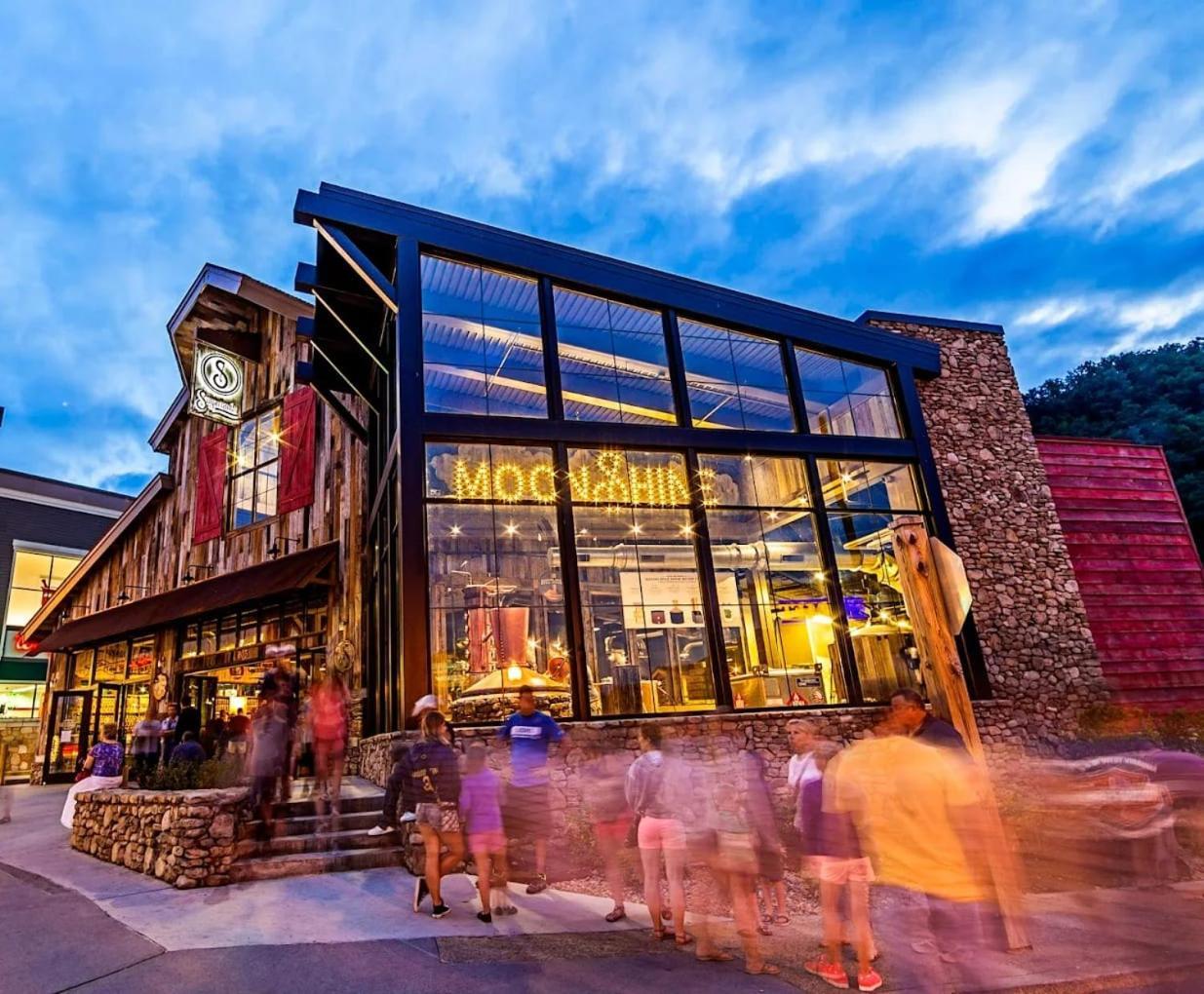 Movie Theater Hot Tub View Mountain Escape Vila Gatlinburg Exterior foto